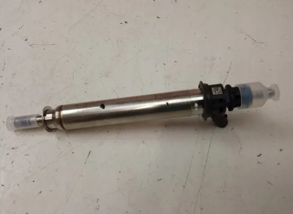 Mercedes-injektor OEM A2560700187 - Begagnad image 2