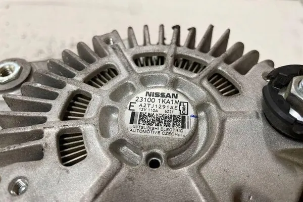 Vaihtovirtageneraattori NISSAN JUKE 1.6L 2011 OEM 231001KA1M image 2
