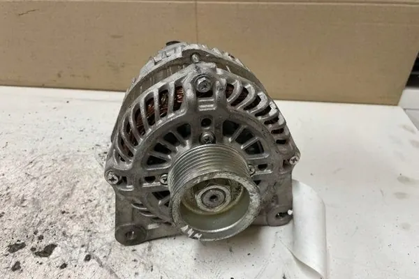 Vaihtovirtageneraattori NISSAN JUKE 1.6L 2011 OEM 231001KA1M image 3