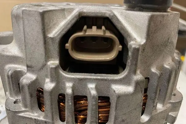 Vaihtovirtageneraattori NISSAN JUKE 1.6L 2011 OEM 231001KA1M image 7