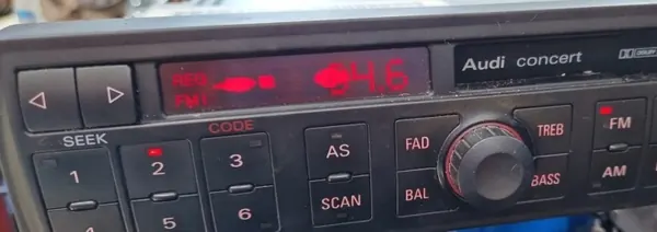 Radio cassette Audi Concert OEM 4B0035186E image 5