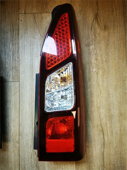 Lámpara trasera derecha Citroen Berlingo III Peugeot Partner III image 2