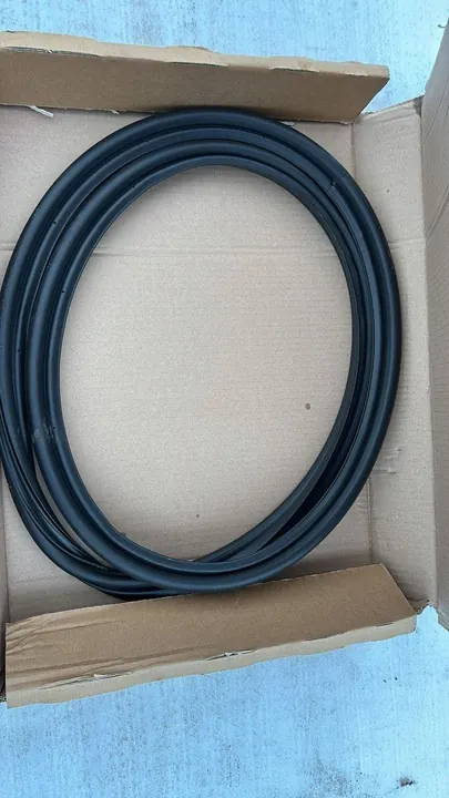 Joint en caoutchouc de coffre arrière Tesla Model 3 2024 OEM 172856400C image 1