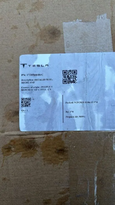 Joint en caoutchouc de coffre arrière Tesla Model 3 2024 OEM 172856400C image 2