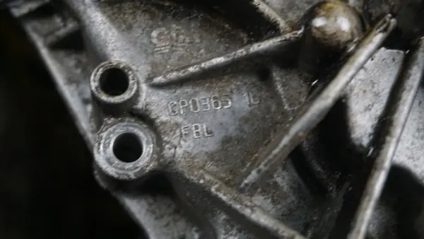 Bomba de aceite OEM 25194353 para Opel Corsa E 1.4 T image 3
