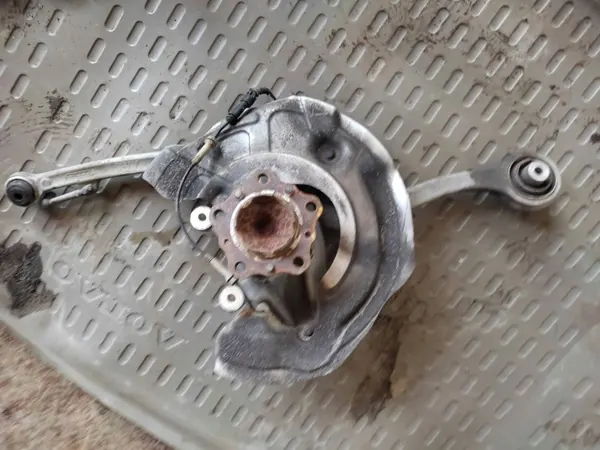 BMW M2 F87 etujarrulevyn suojus OEM 2284743 image 3