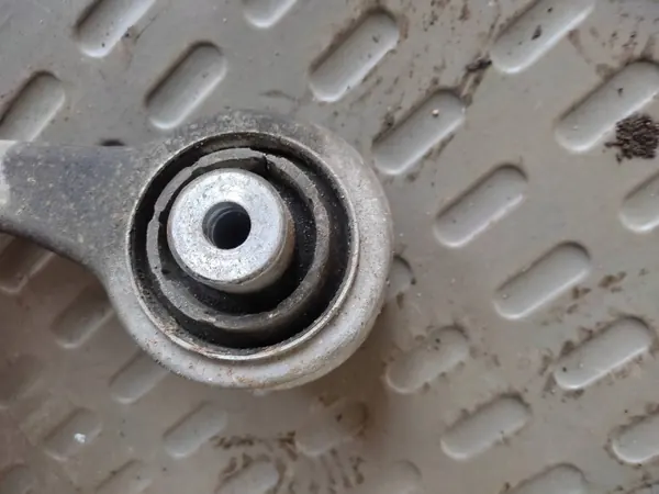 BMW M2 F87 etujarrulevyn suojus OEM 2284743 image 4