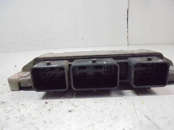 Unidad de Control Motor OEM 8200414422 Renault Modus 1.2 image 3