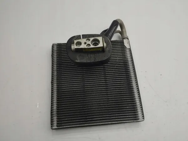 OEM 5WC816103 A/C-lämmitysjäähdytin VW Golf VIII:lle image 2