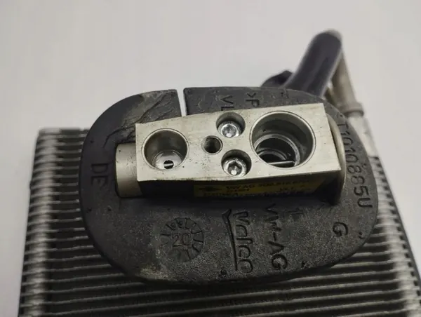 OEM 5WC816103 A/C-lämmitysjäähdytin VW Golf VIII:lle image 3