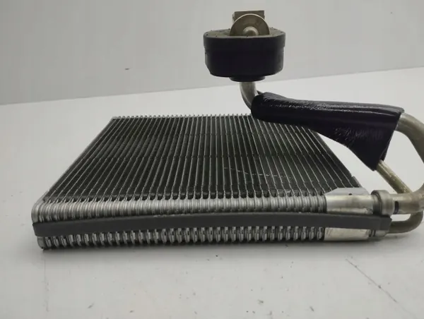 OEM 5WC816103 A/C-lämmitysjäähdytin VW Golf VIII:lle image 4