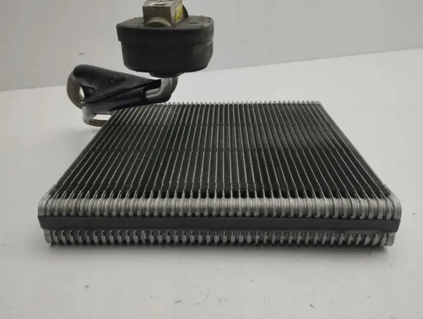 OEM 5WC816103 A/C-lämmitysjäähdytin VW Golf VIII:lle image 5