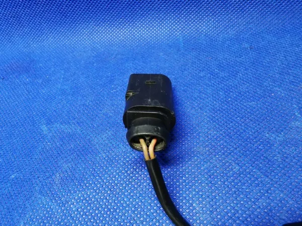 Micro-interrupteur OEM 8D0973822 pour verrou capot Audi image 8