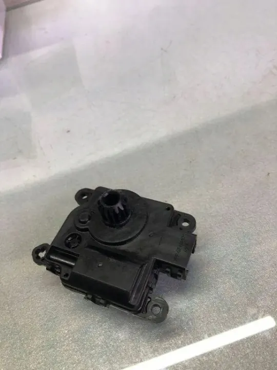 Lämmitysventtiili OEM AA113800 Ford 2.0L Dieselille image 3