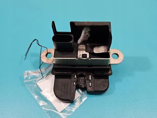 Baklås 5P0827505F Seat Altea 4Pin image 5