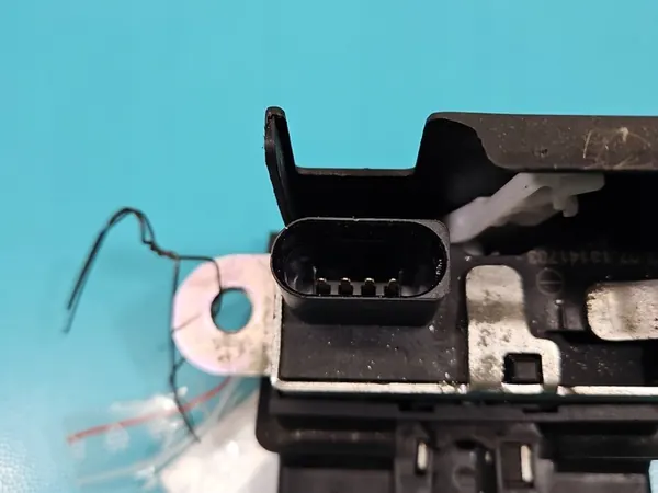 Baklås 5P0827505F Seat Altea 4Pin image 6