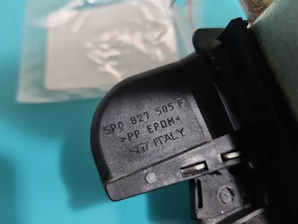 Baklås 5P0827505F Seat Altea 4Pin image 7