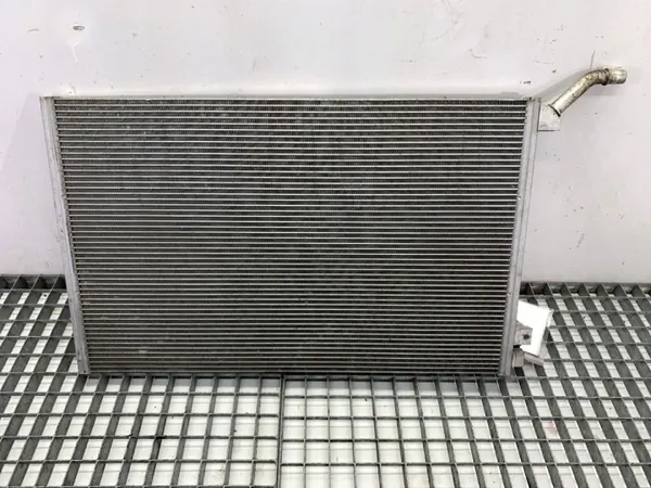 Radiateur d'eau OEM GX73-8K230-BB pour Jaguar F-Pace image 2