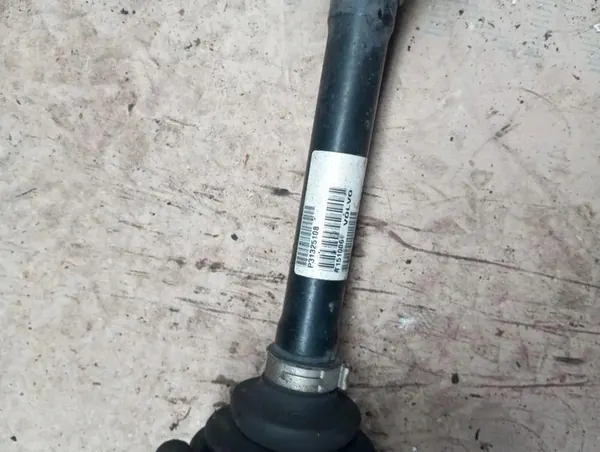 Vänster framaxel VOLVO S60 II 2.0L Diesel 2016 image 4