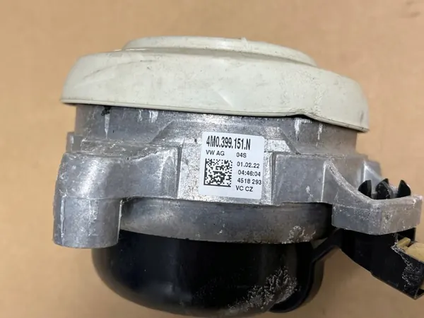 Audi A8 S8 D5 Linkes Getriebelager OEM 4M0399151N image 3