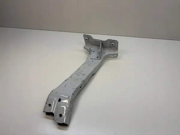 AUDI A3 8Y Fäste för vänster framskärm 8Y0821131 image 2