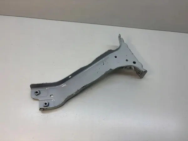 AUDI A3 8Y Fäste för vänster framskärm 8Y0821131 image 3