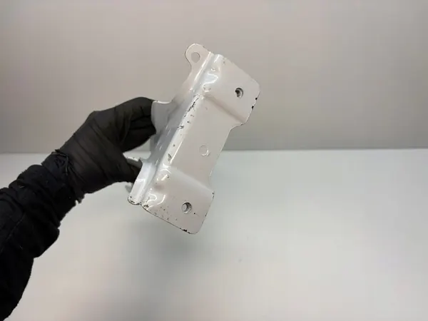 AUDI A3 8Y Fäste för vänster framskärm 8Y0821131 image 4