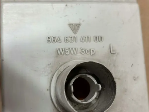 Porsche 964 sivumerkkivalo OEM 96463141100/41200 image 3