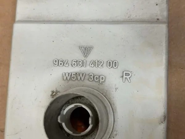 Porsche 964 sivumerkkivalo OEM 96463141100/41200 image 4
