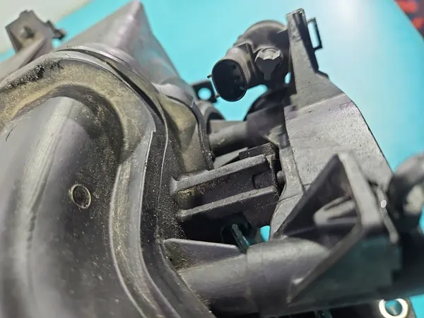 Coletor de admissão Opel Astra III H 1.6 16V image 4