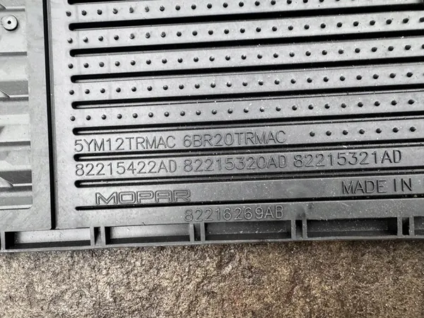 Kumimatot Dodge RAM V Crew Cab 19- image 4