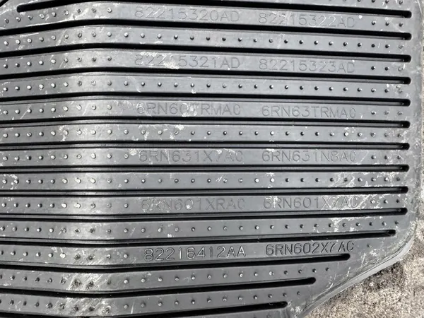 Kumimatot Dodge RAM V Crew Cab 19- image 7