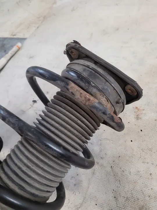 KYB Stötdämpare Mazda 3 Främre Höger image 10