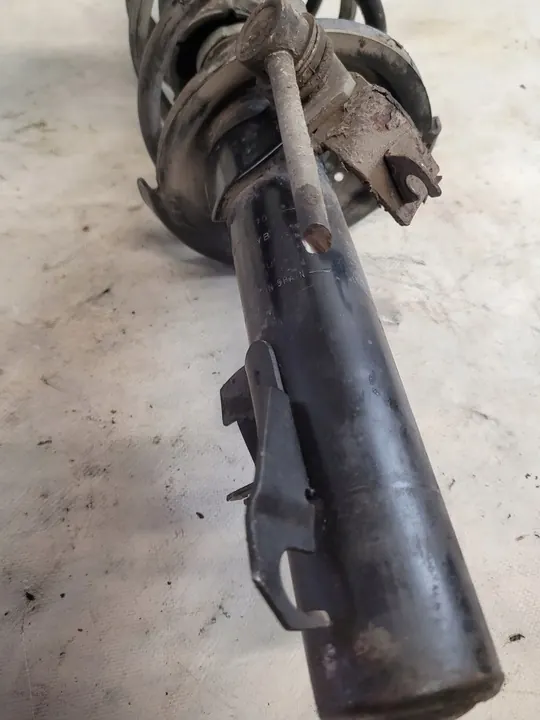 KYB Stötdämpare Mazda 3 Främre Höger image 3