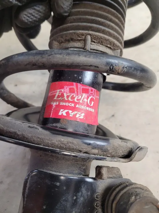 KYB Stötdämpare Mazda 3 Främre Höger image 6