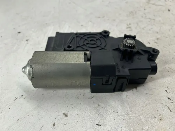 Moteur de toit ouvrant Buick Encore I OEM 50007069D image 5