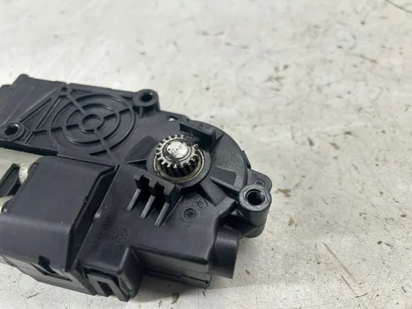 Moteur de toit ouvrant Buick Encore I OEM 50007069D image 6