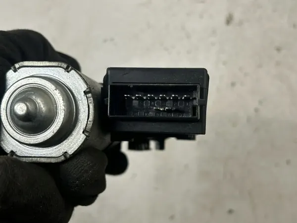 Moteur de toit ouvrant Buick Encore I OEM 50007069D image 7