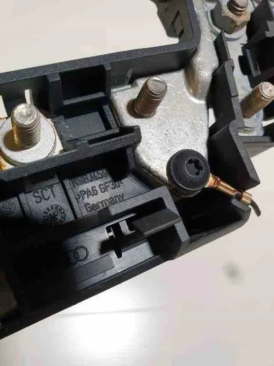 Acc fuse AUDI A6 AVANT 2.7L diesel 2008 OEM 8P0937548 image 4