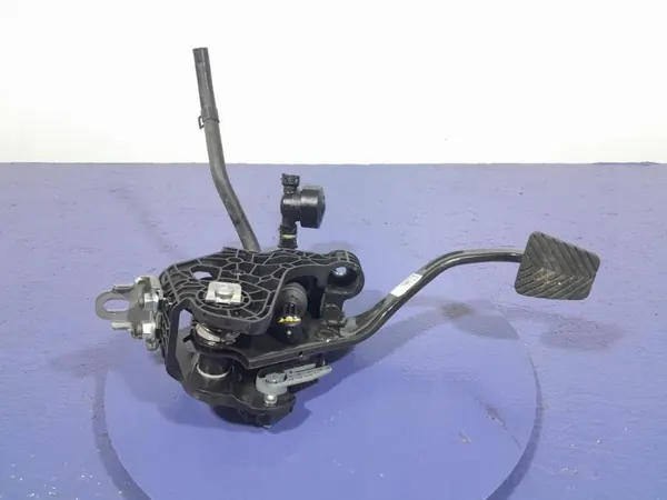 Pedal da embraiagem Kia Ceed III OEM 32802-G4TA0 image 2