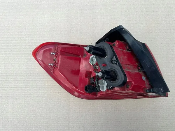 KIA SORENTO III 2018-2021 Luz Trasera Derecha - Dañada image 2