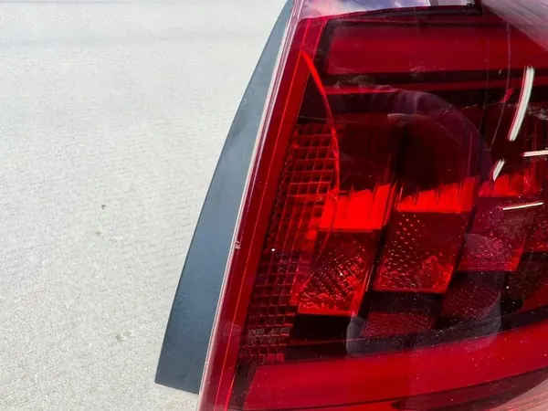 KIA SORENTO III 2018-2021 Luz Trasera Derecha - Dañada image 3