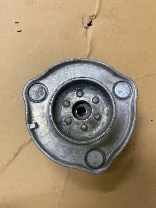 Mercedes Stötdämparfäste OEM A2053230020 - Begagnad image 2