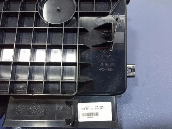 Inserção de apoio de braço Audi SQ8 Q8 OEM 4M8864981 image 5