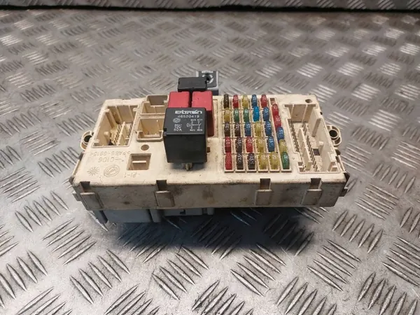 Zekering relaisbox Alfa Romeo 147 I 46746376 46558758 image 2