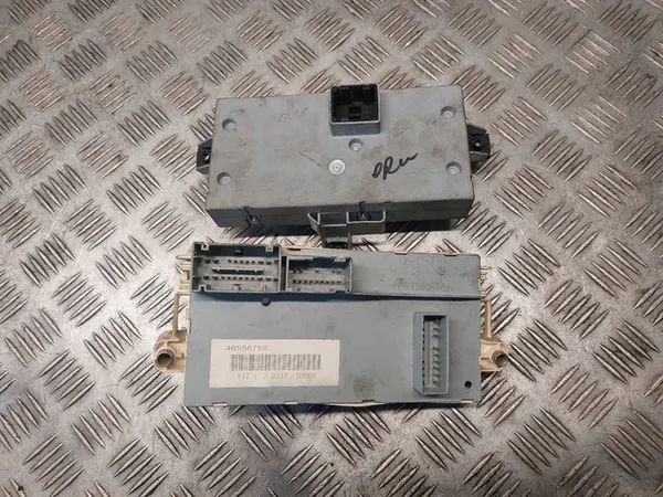 Zekering relaisbox Alfa Romeo 147 I 46746376 46558758 image 5