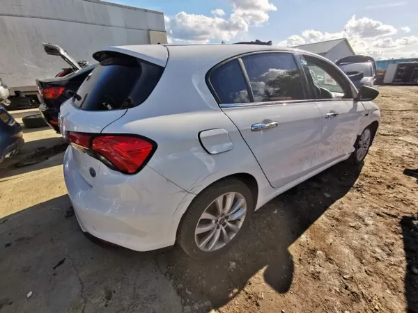 Fiat Tipo Moottorin ja vaihteiston tapit OEM 00520268390 image 6
