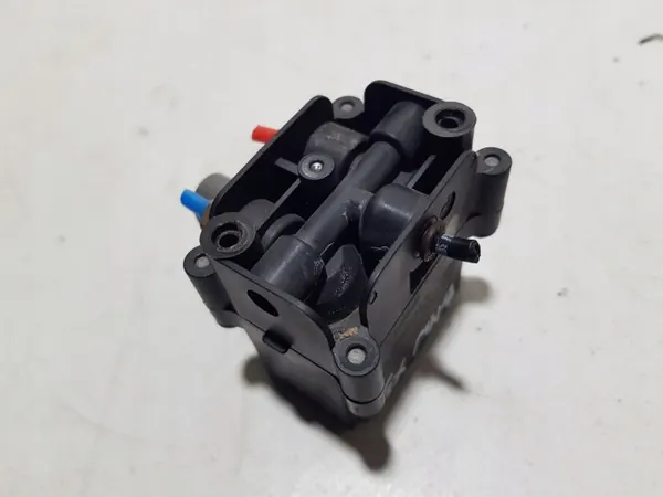 Bloc de valve suspension air OEM EB-MV-0586-A pour BMW X5/X6 image 3