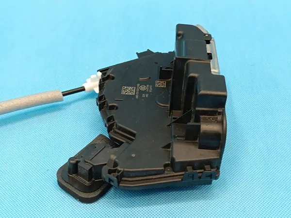 Bakre högra dörrlås SKODA KAROQ LIFT 2023 R OEM 5TA839016Q image 6