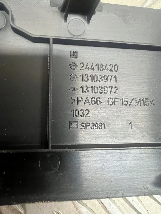 Escudo de tapa de bobina OEM 4B0833411A para Opel Astra H image 4